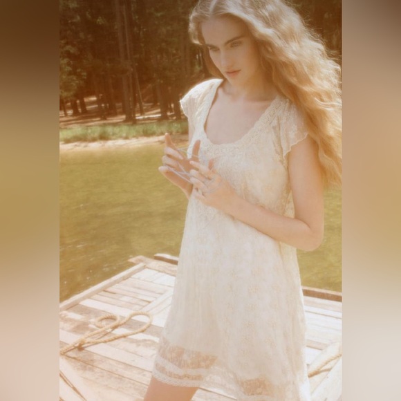 Pull&Bear Dresses & Skirts - Pull & Bear Dress Size S Lace Ivory Beige Sheer Whimsical Knee Length A-line